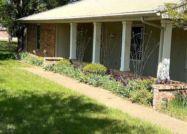 Property at 310 Valley Trail Dr, Weatherford, TX 76087, 3 beds, 2 baths
