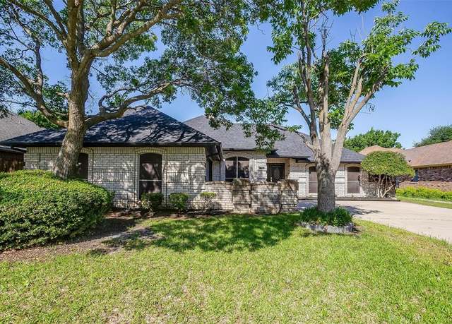 Property at 10187 Sunridge Dr, Benbrook, TX 76126, 3 beds, 2 baths