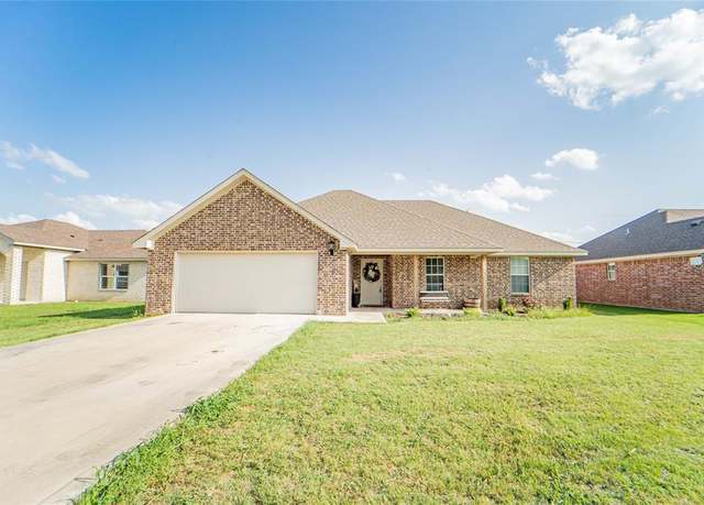 Property at 417 Colony St, Eastland, TX 76448, 4 beds, 2 baths