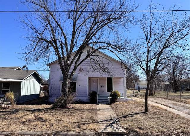 Property at 2204 Avenue C, Brownwood, TX 76801, 2 beds, 1 bath