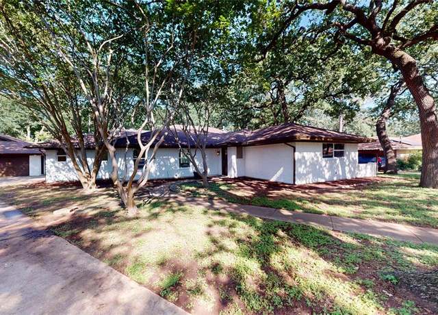 Property at 2350 Ravenwood Dr, Grand Prairie, TX 75050, 3 beds, 2.5 baths