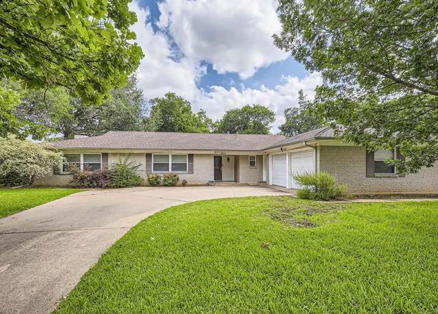Property at 2700 Blackwood Dr, Arlington, TX 76013, 3 beds, 2 baths