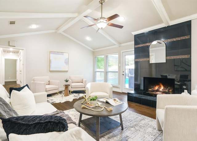 Property at 1938 Kensington Dr, Carrollton, TX 75007, 3 beds, 2.5 baths