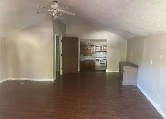 Property at 844 1st St SW, Paris, TX 75460, 2 beds, 2 baths