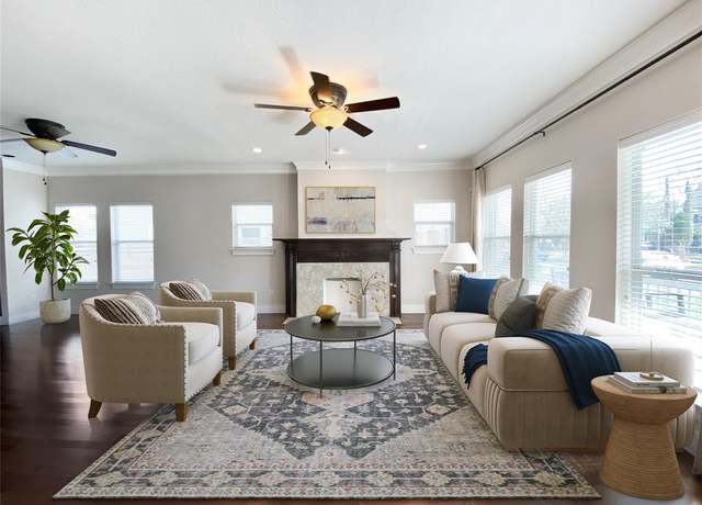 Property at 1217 Kings Hwy, Dallas, TX 75208, 3 beds, 3 baths