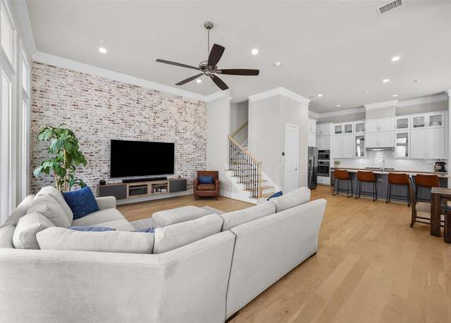 Property at 1729 Wofford Ln, Plano, TX 75074, 3 beds, 2.5 baths