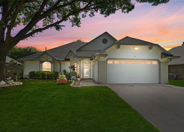 Property at 5632 Guadalajara Dr, North Richland Hills, TX 76180, 3 beds, 2 baths
