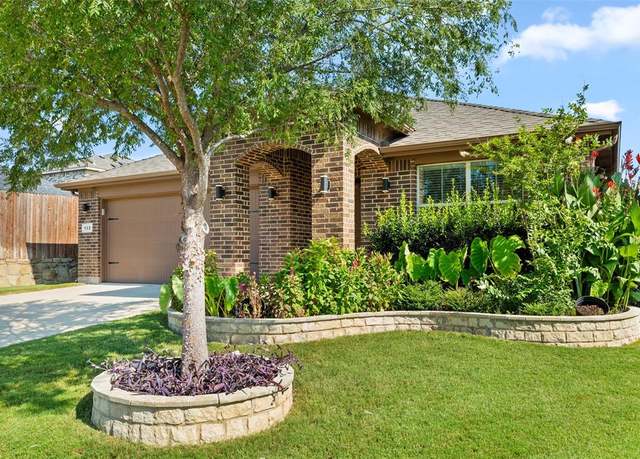 Property at 132 Green Water Dr, Fort Worth, TX 76131, 3 beds, 2 baths