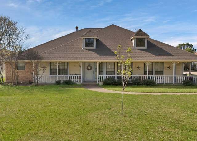 Property at 1607 Ernie Ln, Grand Prairie, TX 75052, 4 beds, 3 baths