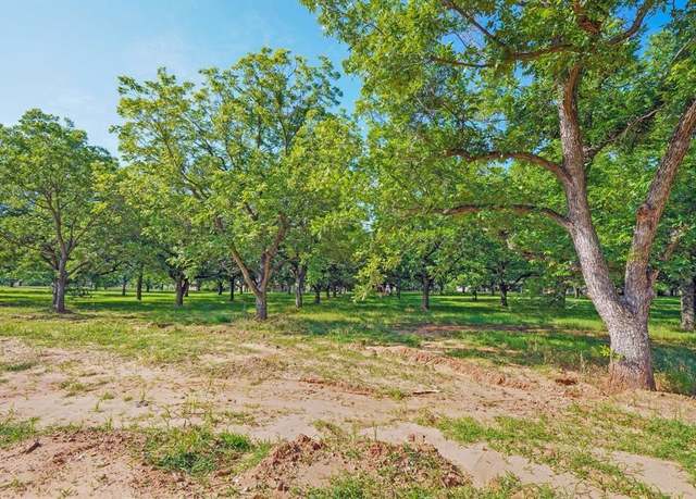Property at 8421 W Landings Rd, Granbury, TX 76049