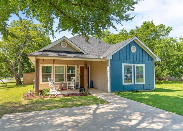 Property at 430 E Monterey St, Denison, TX 75021, 3 beds, 2 baths