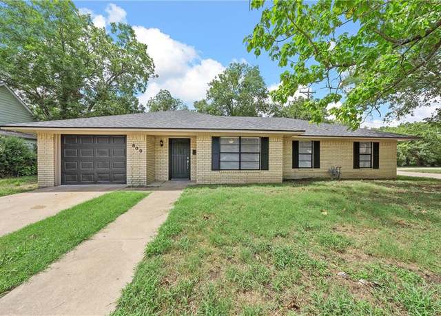 Property at 800 Chambers St, Marlin, TX 76661, 3 beds, 1.5 baths