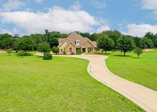Property at 1231 Waters Edge Ln, Glen Rose, TX 76043, 3 beds, 3.5 baths