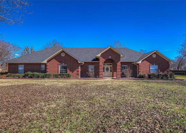Property at 302 Briarwood Ln, Sulphur Springs, TX 75482, 4 beds, 3 baths