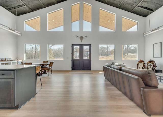 Property at 1330 Jrc Rd, Gainesville, TX 76240, 4 beds, 3 baths