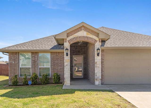 Property at 104 Springleaf Ln, Mabank, TX 75147, 3 beds, 2 baths