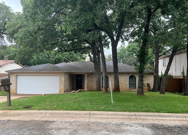 Property at 5805 Trail Crest Dr, Arlington, TX 76017, 3 beds, 2 baths