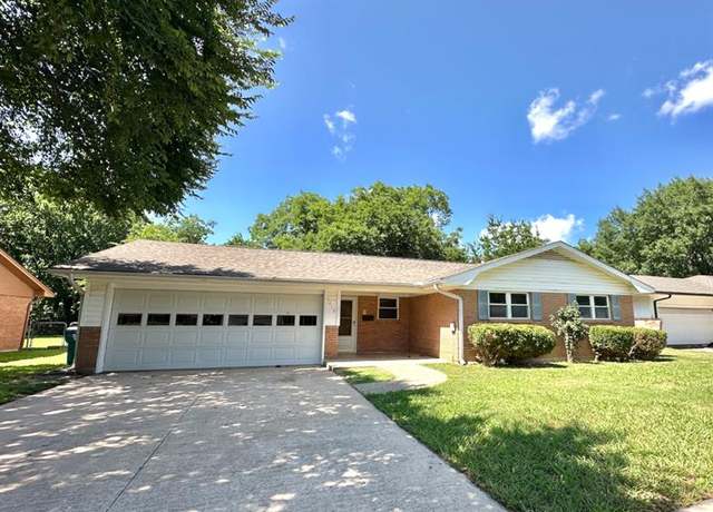 Property at 1715 Morningside Dr, Gainesville, TX 76240, 3 beds, 2 baths
