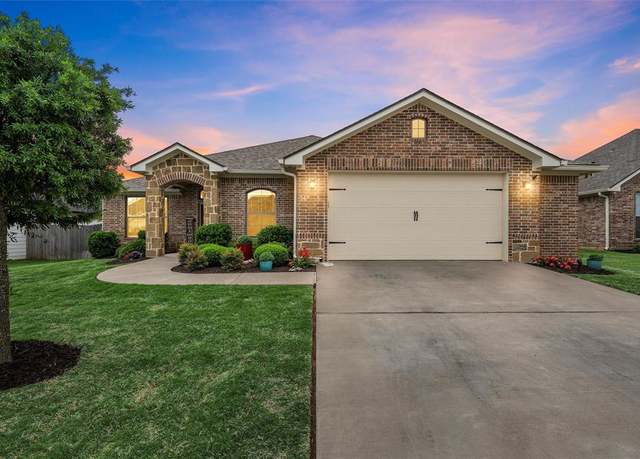 Property at 10304 T Bury Ln, Waco, TX 76708, 3 beds, 2 baths
