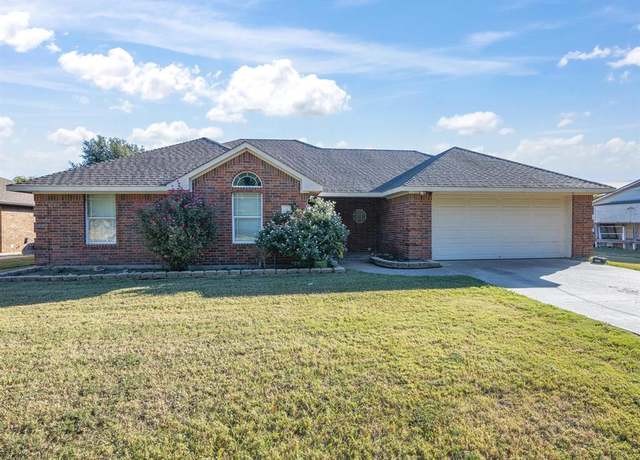 Property at 1104 S Mulberry St, Ennis, TX 75119, 3 beds, 2 baths