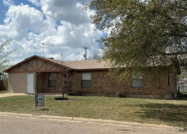 Property at 508 S Williams St, Hamilton, TX 76531, 3 beds, 2 baths