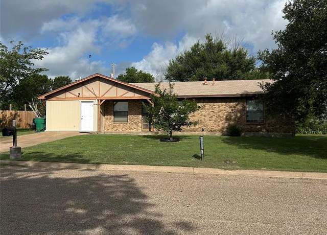 Property at 508 S Williams St, Hamilton, TX 76531, 3 beds, 2 baths