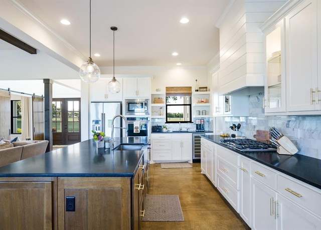 Property at 7030 Johnson Rd, Granbury, TX 76049, 4 beds, 3 baths