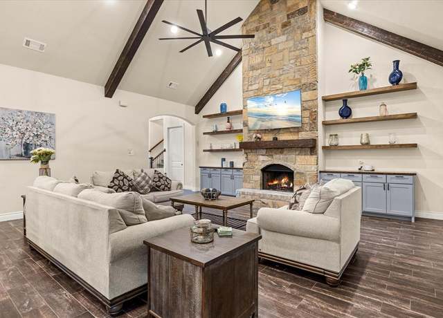 Property at 100 Knob Ct, Springtown, TX 76082, 5 beds, 3 baths
