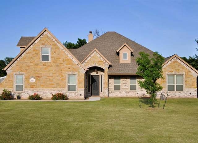 Property at 100 Knob Ct, Springtown, TX 76082, 5 beds, 3 baths