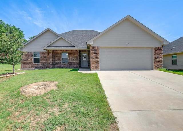 Property at 123 Clover Cir, Weatherford, TX 76086, 3 beds, 2 baths