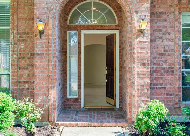 Property at 621 Trail Lake Dr, Richardson, TX 75081, 4 beds, 2 baths