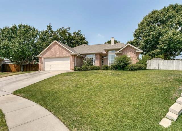 Property at 802 Edury Ct, Euless, TX 76039, 3 beds, 2 baths