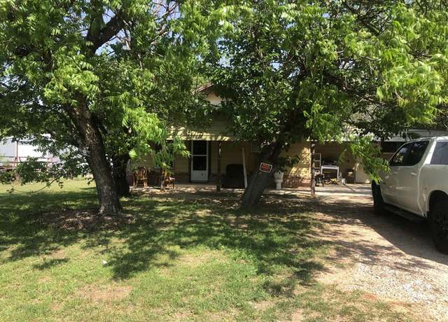 Property at 225 N Mills St, De Leon, TX 76444, 2 beds, 1 bath