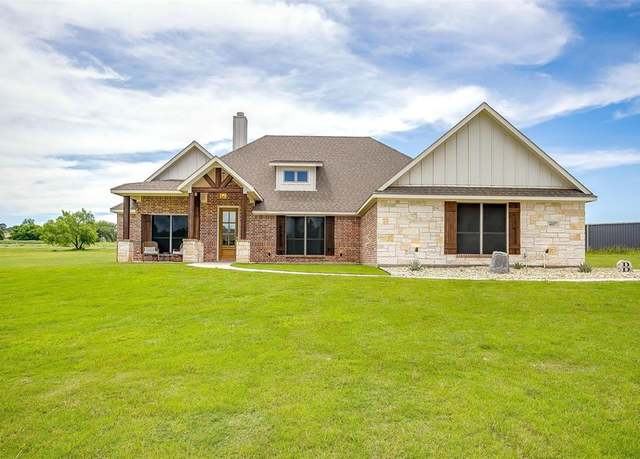Property at 4017 Crick Ct, Weatherford, TX 76087, 4 beds, 2 baths