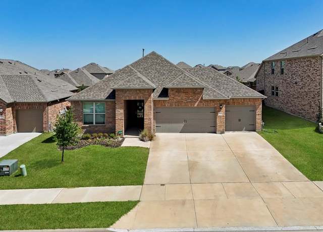 Property at 924 Robin Rd, Celina, TX 75009, 4 beds, 2 baths