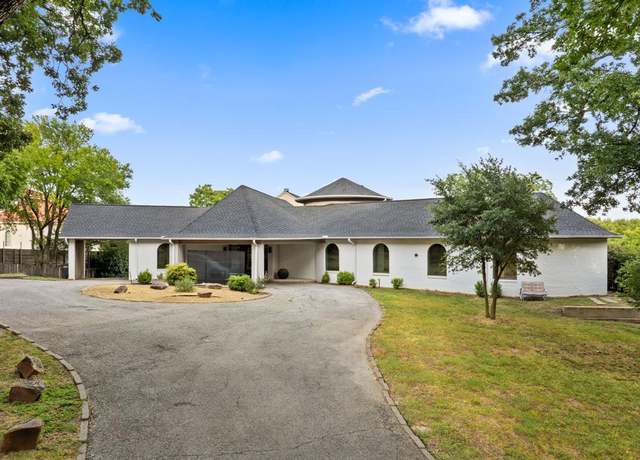 Property at 8542 Meadowbrook Dr, Fort Worth, TX 76120, 4 beds, 4.5 baths