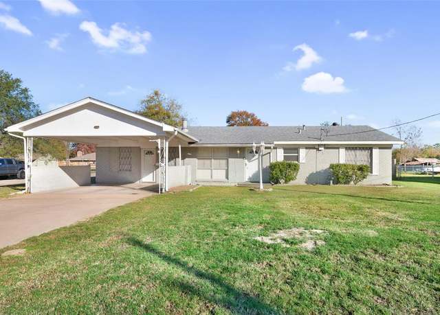 Property at 927 Alabama St, Sulphur Springs, TX 75482, 3 beds, 2 baths