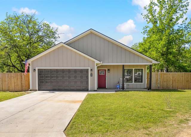 Property at 624 Oak St, Cleburne, TX 76031, 3 beds, 2 baths