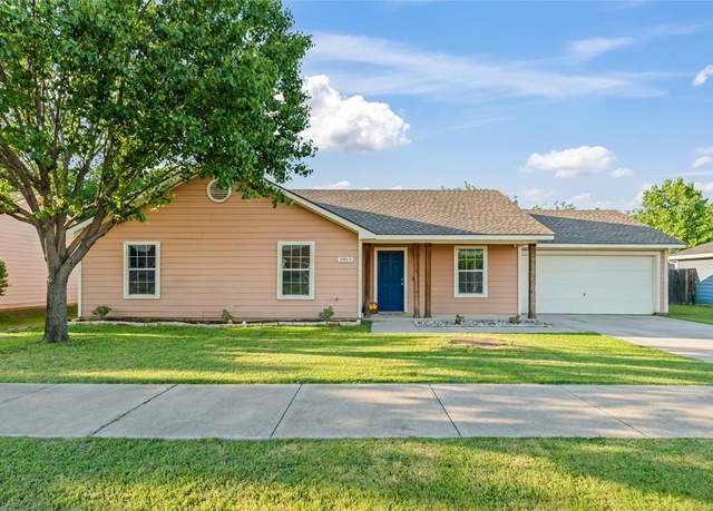 Property at 2813 Dana Ln, Denton, TX 76209, 3 beds, 2 baths