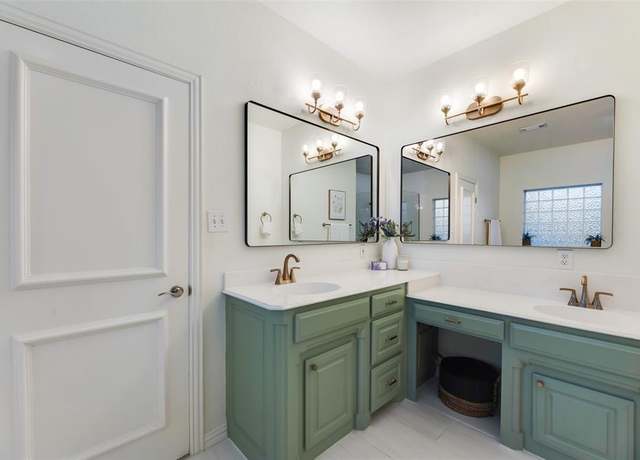 Property at 609 Acorn St, Pilot Point, TX 76258, 3 beds, 2.5 baths