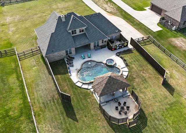 Property at 8370 Old Springtown Rd, Springtown, TX 76082, 4 beds, 2 baths