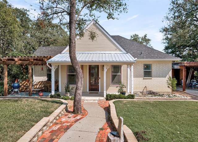 Property at 430 Vine St, Weatherford, TX 76086, 3 beds, 2 baths