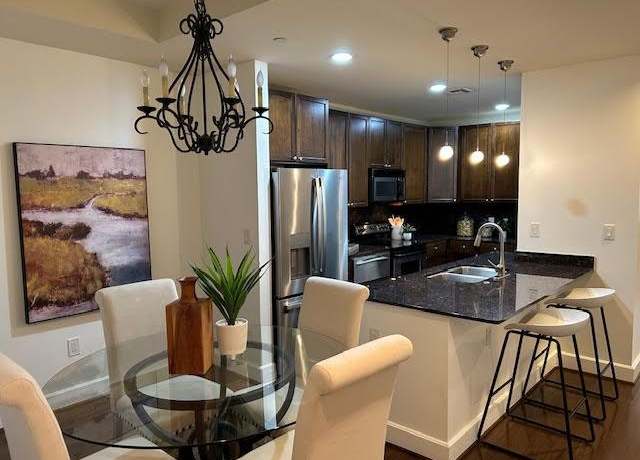 Property at 1505 Elm St #301, Dallas, TX 75201, 1 bed, 1.5 baths