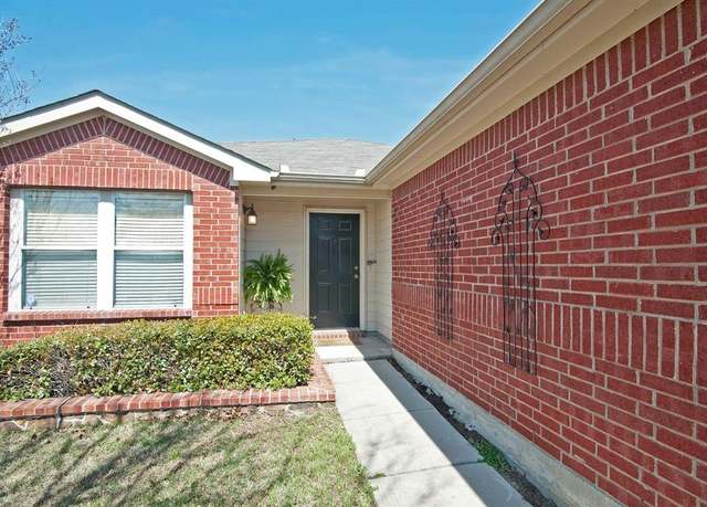 Property at 1571 Thornhill Ln, Little Elm, TX 75068, 3 beds, 2 baths