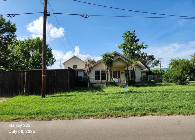 Property at 225 E Oneal St, Wills Point, TX 75169, 2 beds, 1.5 baths