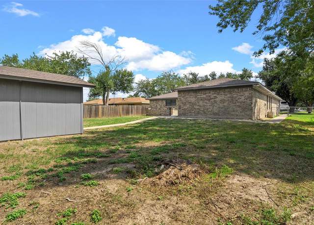 Photo of 106 Willowcrest St, Mexia, TX 76667