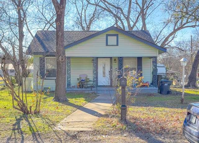 Property at 100 S 35th St, Corsicana, TX 75110, 4 beds, 2 baths