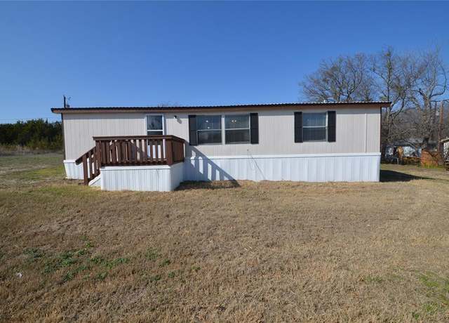 Property at 3520 Evergreen Dr, Granbury, TX 76048, 3 beds, 2 baths