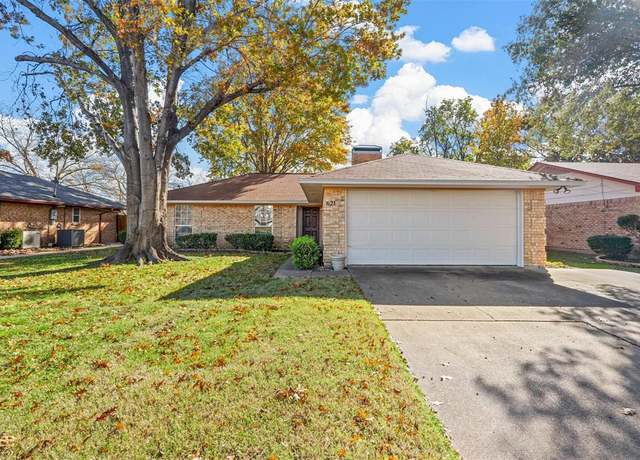Property at 621 Heritage Hill Dr, Forney, TX 75126, 3 beds, 2 baths