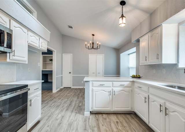Property at 1846 College Pkwy, Lewisville, TX 75077, 3 beds, 2 baths